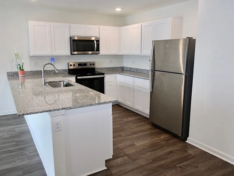 205 Landing Blvd — Photo 16
