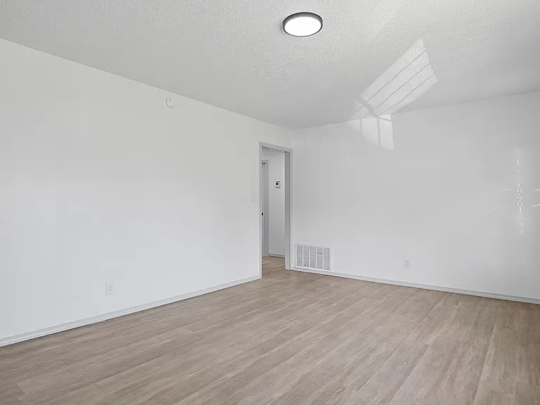 549 E Ercoupe Dr — Photo 18