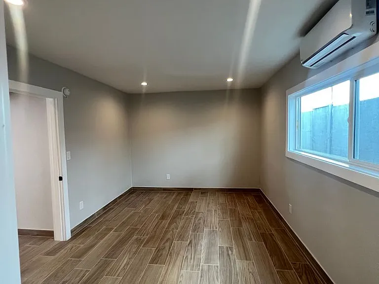 20301 Cohasset St — Photo 12