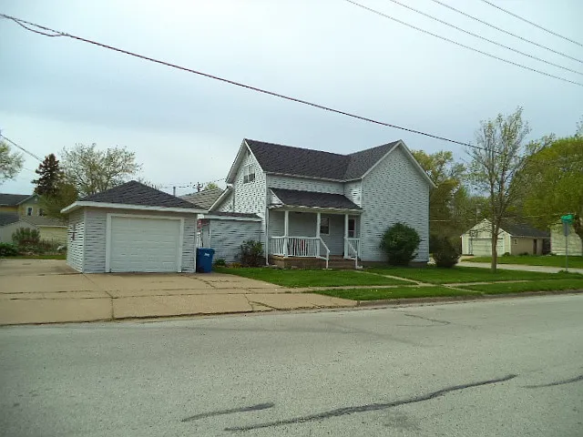 219 W Donahue St photo 1