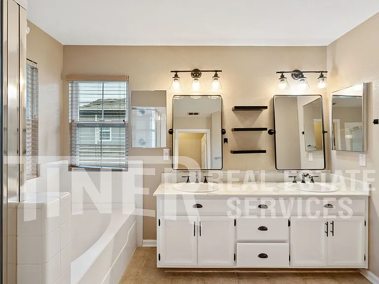 8276 Oakbark Ct — Photo 16