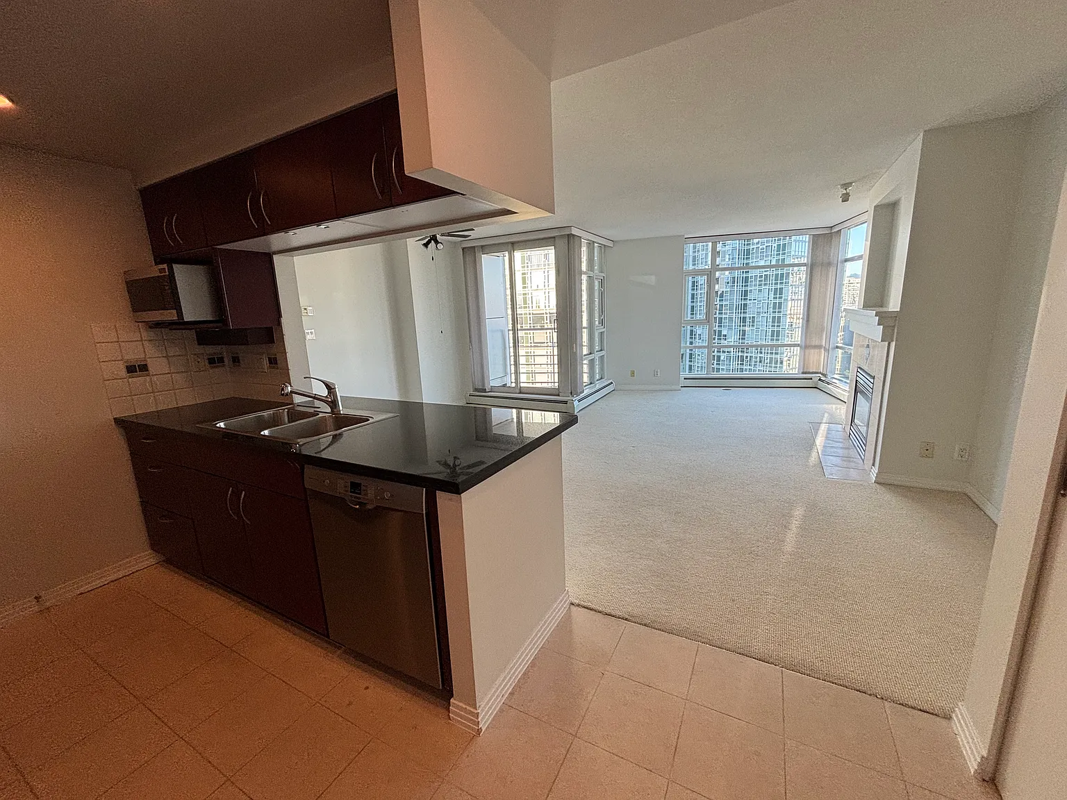 1199 Marinaside Crescent Vancouver — Photo 2