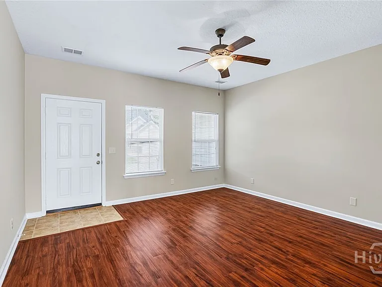 19 Cypress Ln — Photo 5
