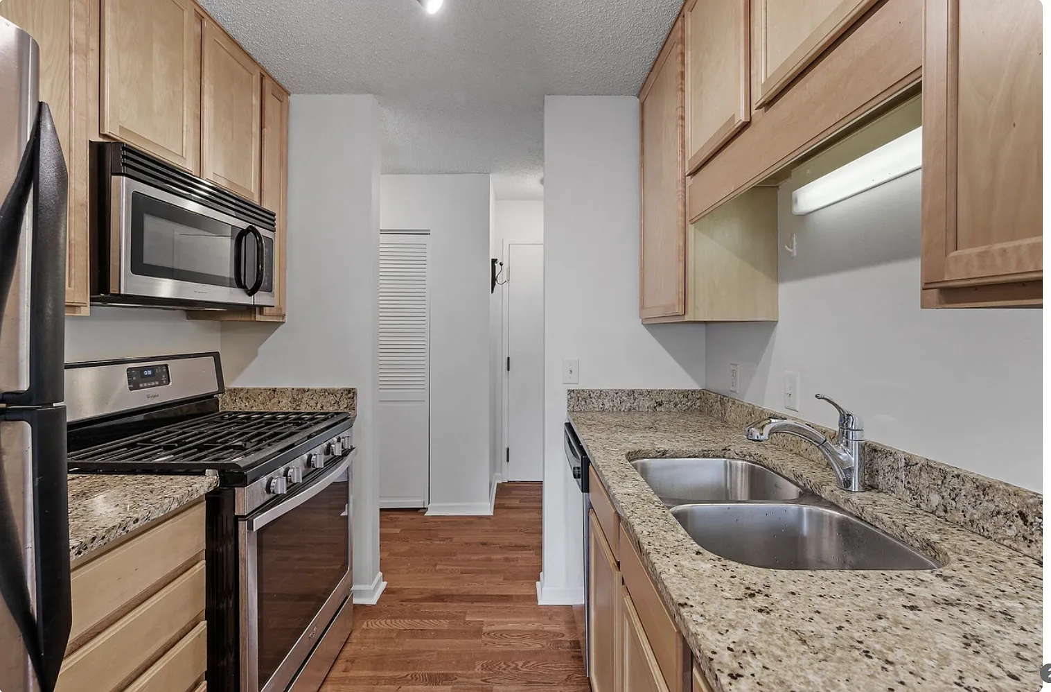 1 bed, 642 sqft, $1,800 — Photo 3