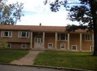 16 Leone Ct, Woodcliff Lake, NJ 07677