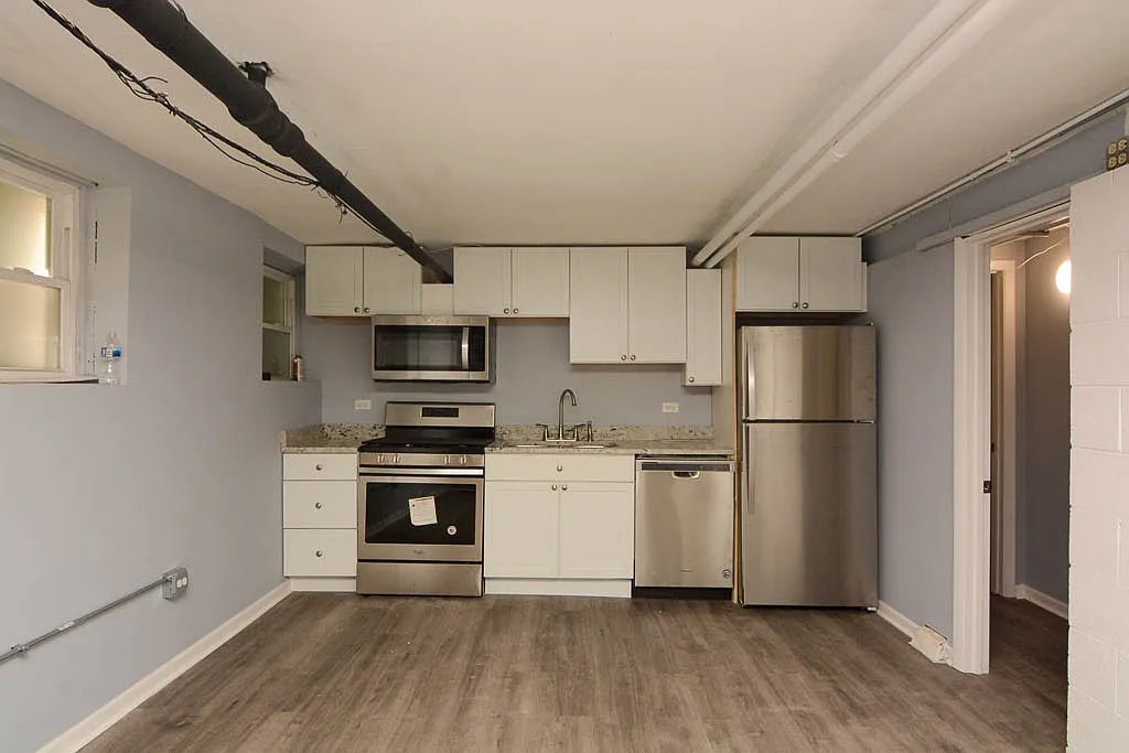 Building Photo - 5534 N Artesian Ave #6H