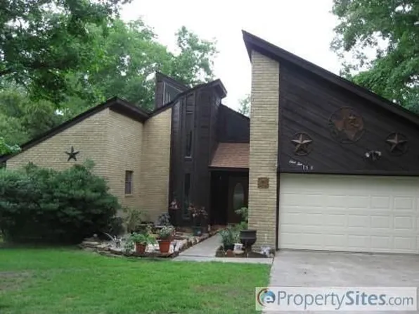 110 Hanover Ln, Conroe, TX 77304