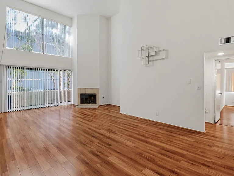 1619 S Bentley Ave — Photo 4