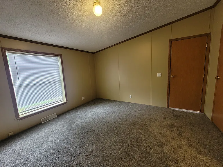 211 E 1st St #33 — Photo 19