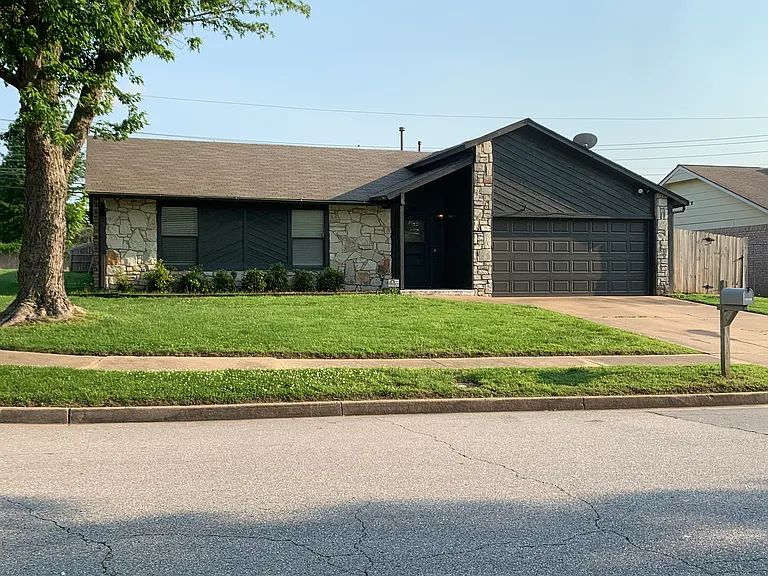 1501 W Montgomery St — Photo 1