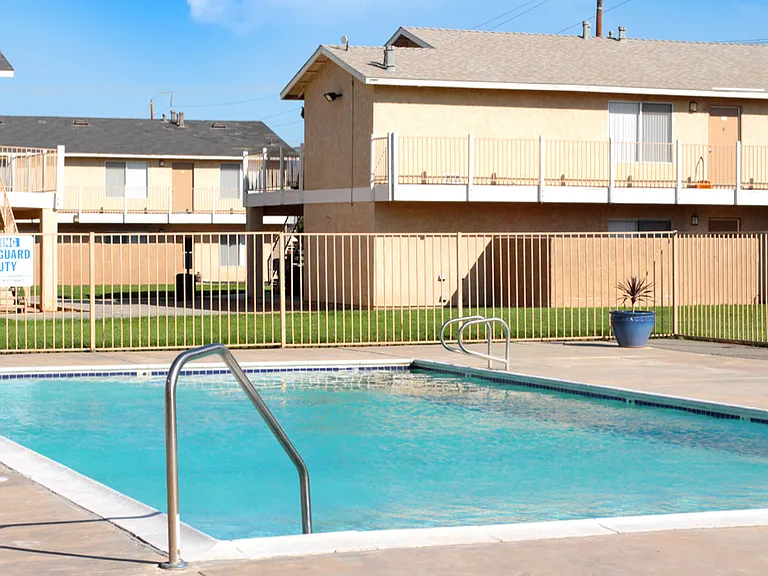 Hesperia Regency Apartments — Photo 23