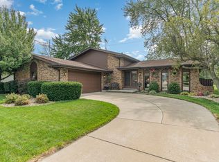 3419 S Manor Dr, Lansing, IL