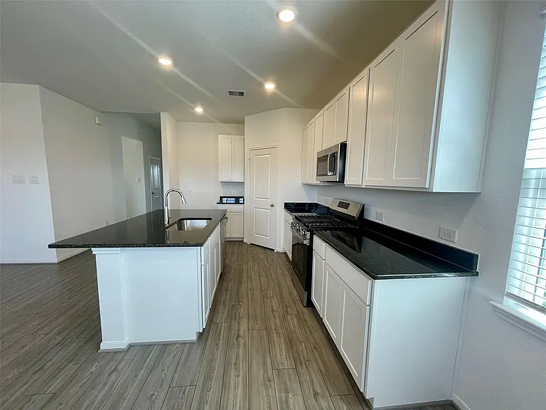21934 Longhorn Ridge Dr — Photo 9
