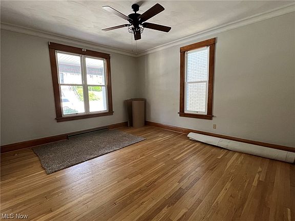 3rd image of 1006 Virginia St