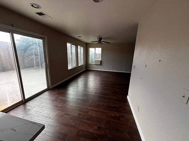 866 Papaya St — Photo 8
