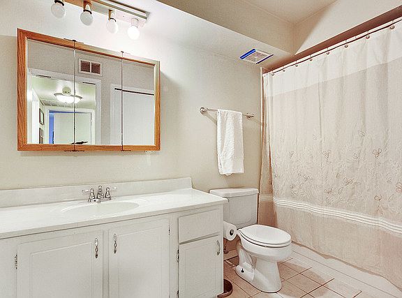5th image of 14028 S Laramie Ave #1722
