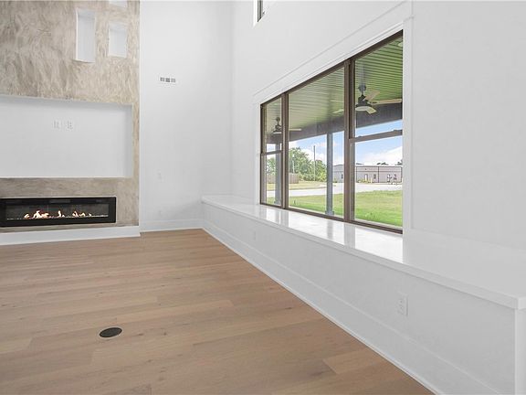 4th image of 1000 Osage View Dr