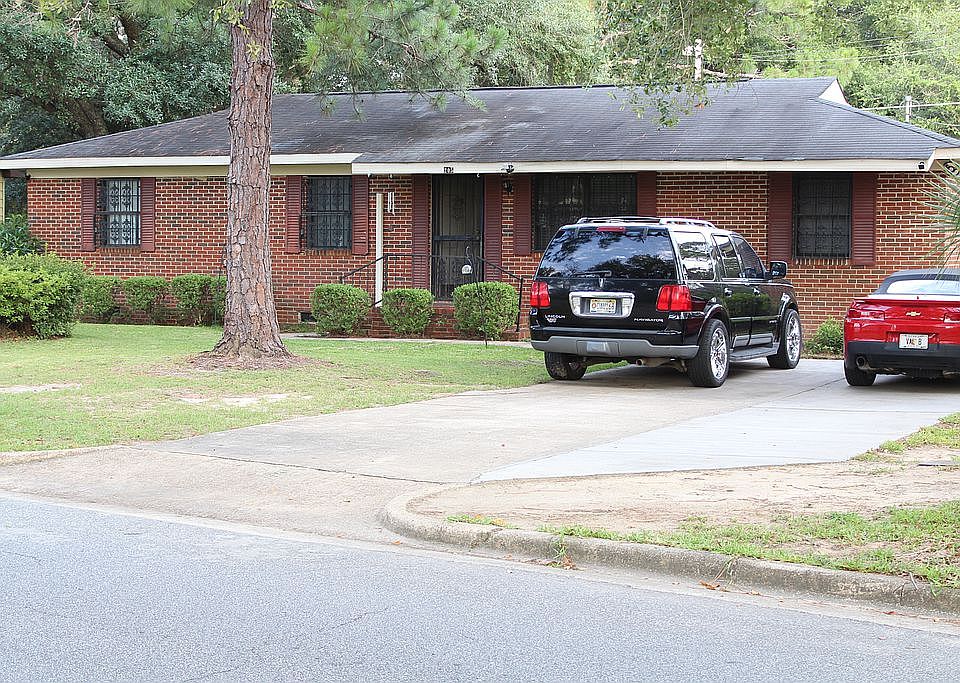 2nd image of 205 Lexington Dr