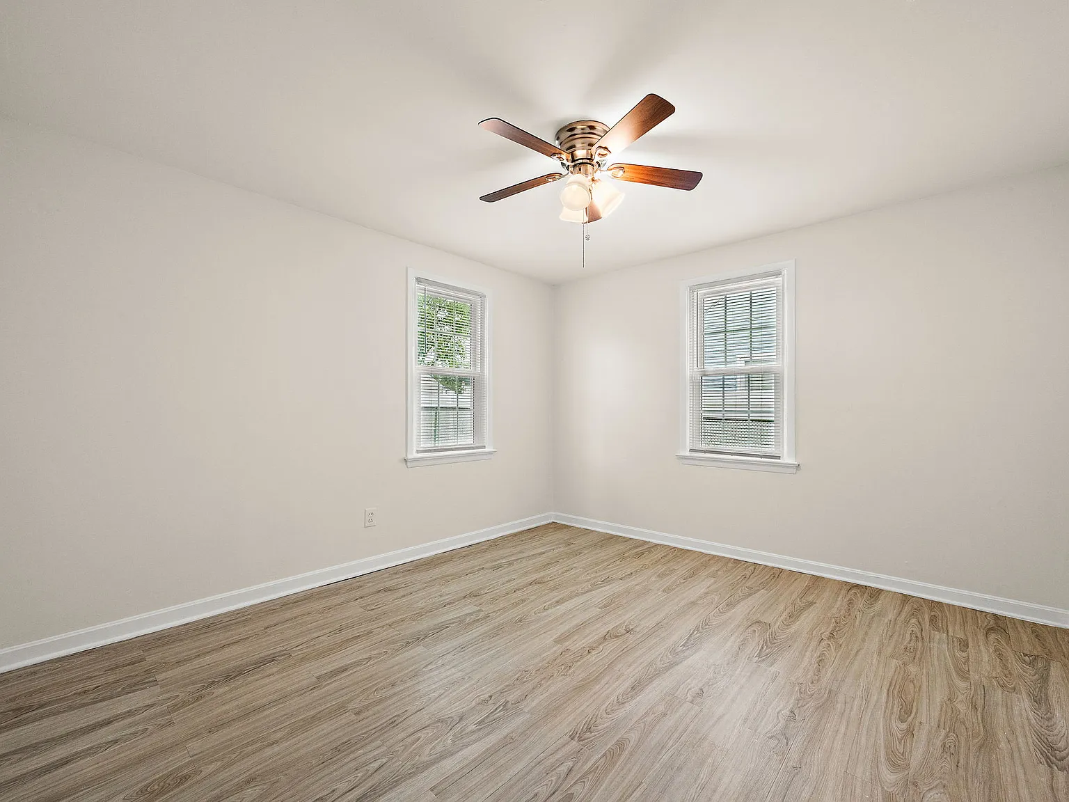 3 bed, 1.5 bath, 1475 sqft, $2,000 — Photo 4