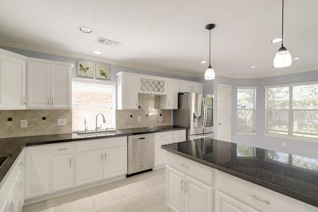 4 bed, 2000 sqft, $2,499 — Photo 1