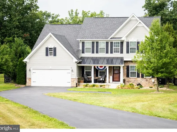 40 Kanawha Ct, Falling Waters, WV 25419