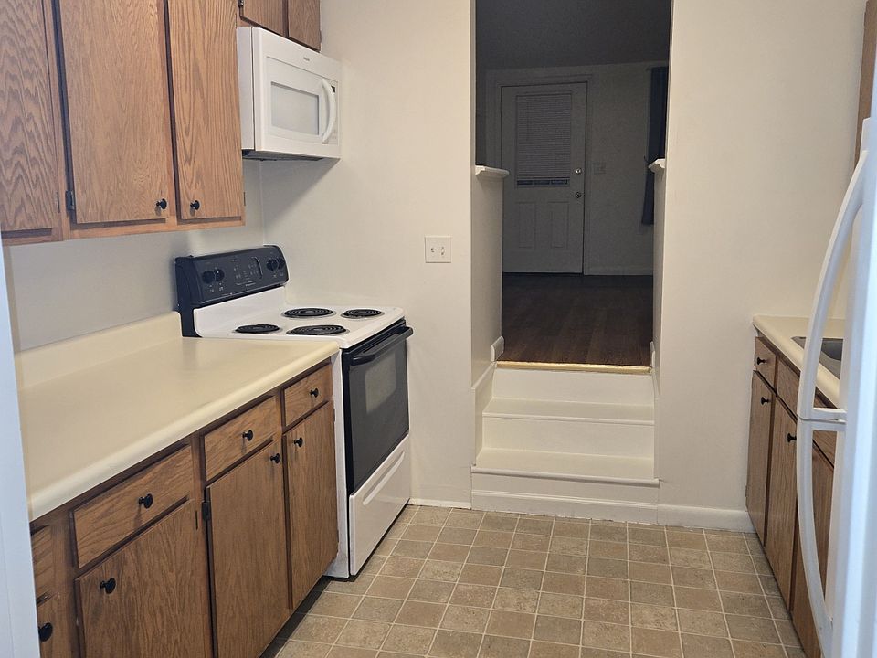 2nd image of 38 S Cherry Aly APT 203