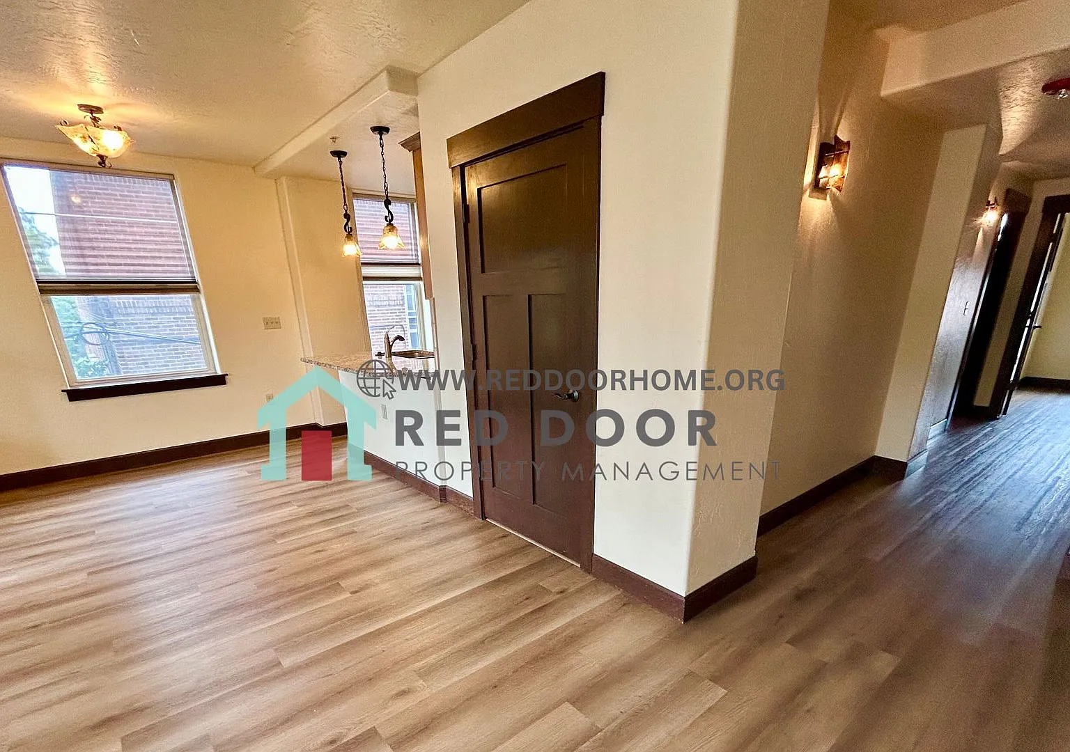 Stunning Downtown Condo with Style and Comfort — Photo 2