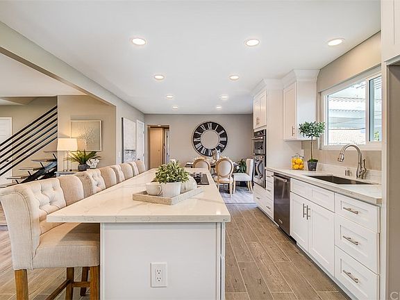 4th image of 1523 E San Alano Ave
