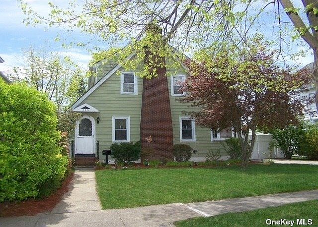 1st image of 215 Chapman Ave
