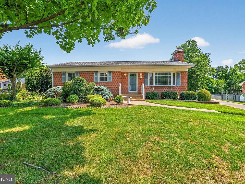 1st image of 19 Hamilton Terrace Dr
