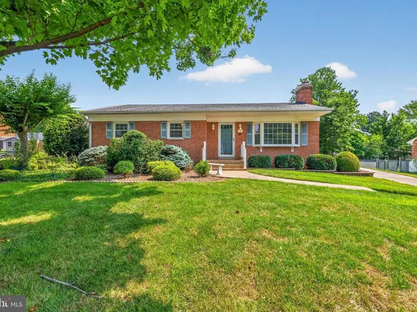 19 Hamilton Terrace Dr, Hamilton, VA 20158