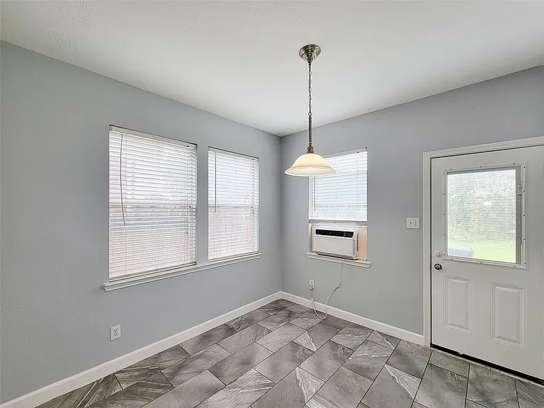 7506 Boxwood Ridge Ln — Photo 21
