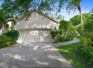 8827 Lakeside Cir, Vero Beach, FL 32963