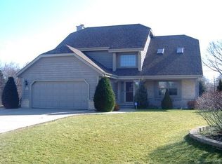 W143N6478 Aspen Dr, Menomonee Falls, WI 53051