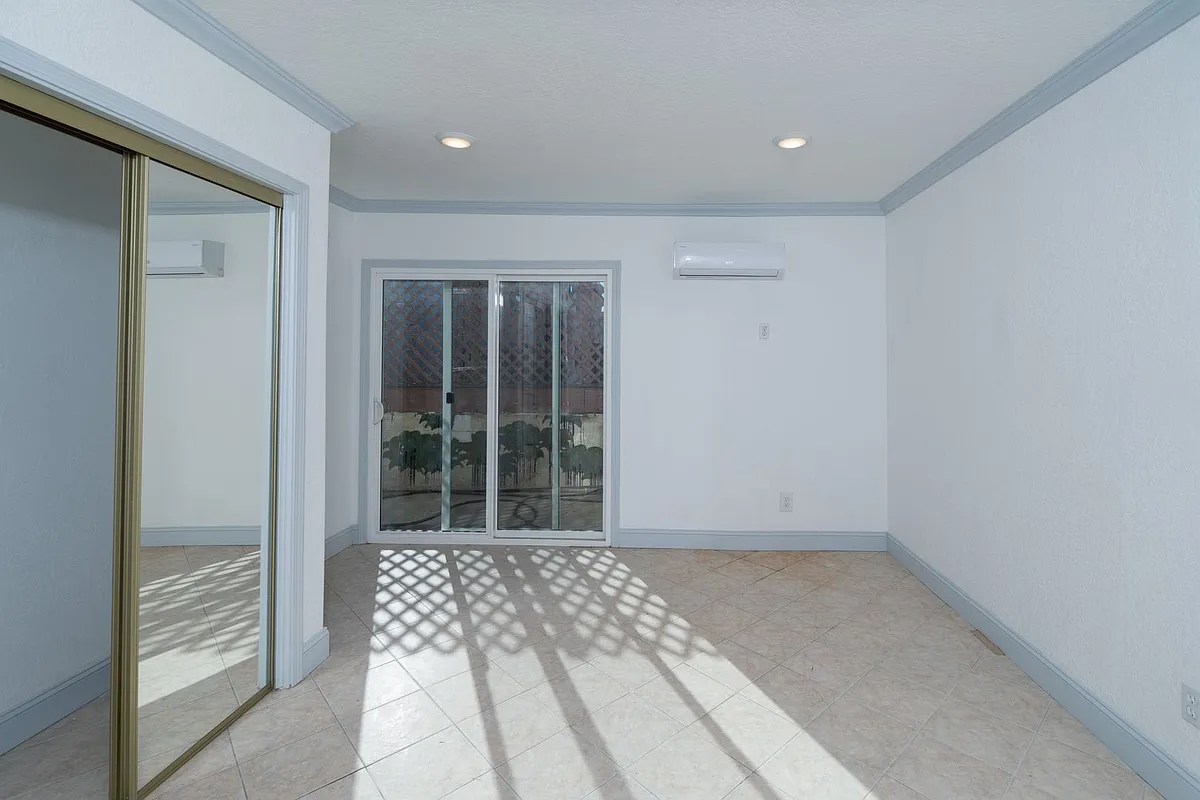Building Photo - 822Wind