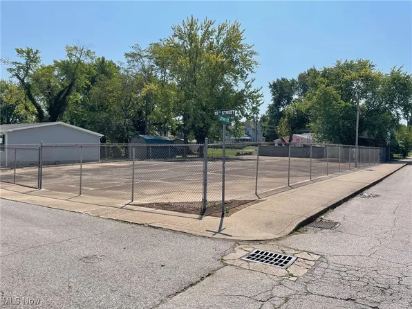 1412 Lynn St, Parkersburg, WV 26101