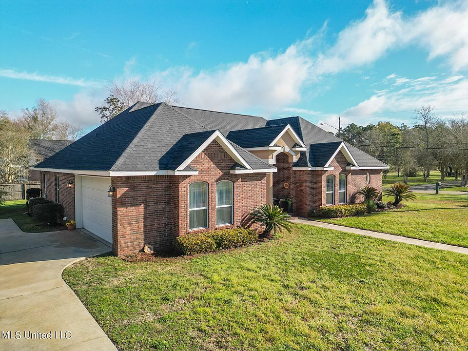 1st image of 2 Rosalie Dr