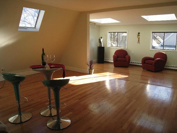 10 Evergreen Ave #3
