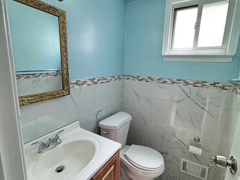 300 Jefferson Ave #1 — Photo 9