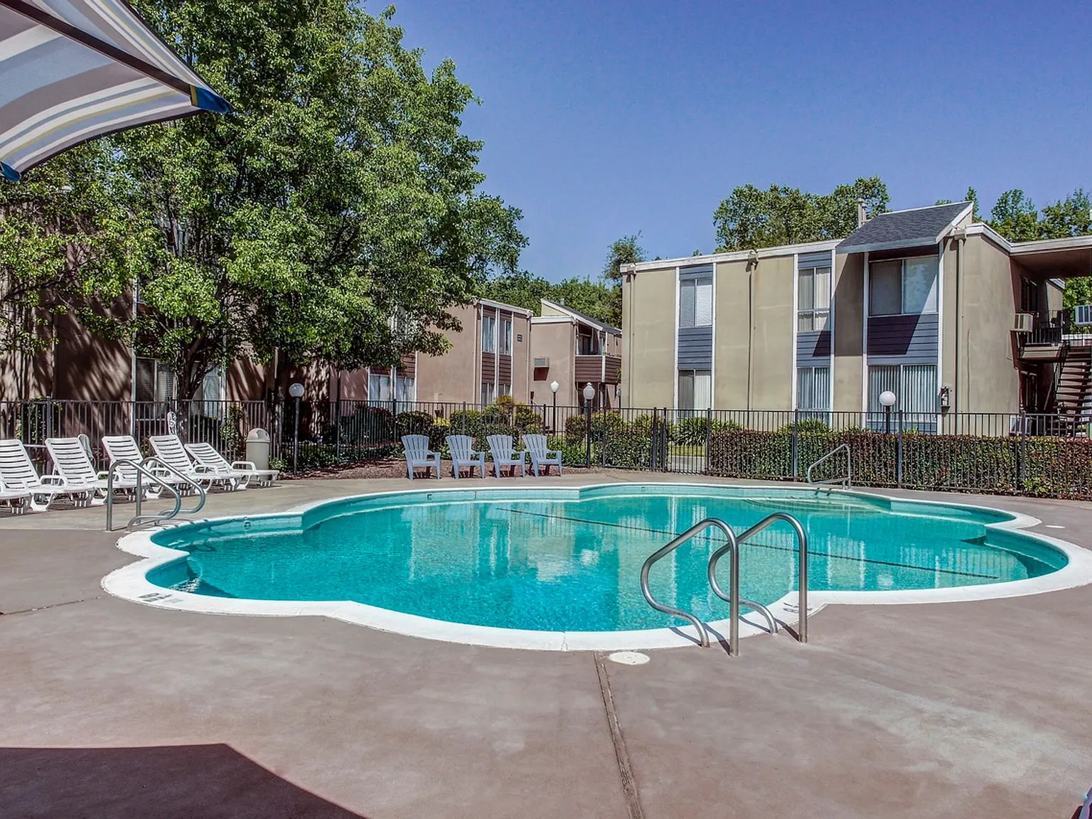 Creekside Apartments — Photo 2