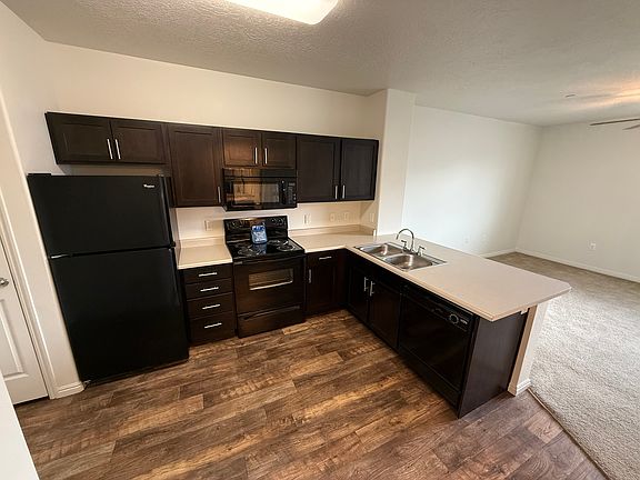 2nd image of 109 S 300 E #219
