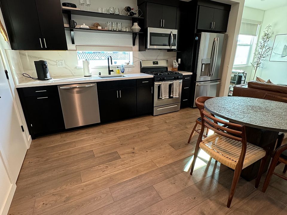 Kitchen & Dining Area