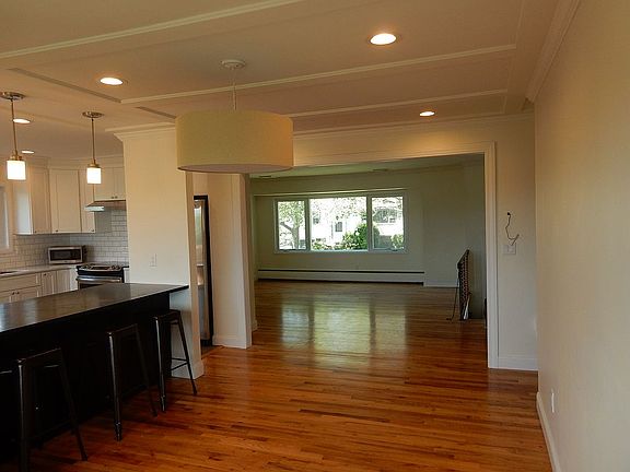 3rd image of 44 Acorn Ln