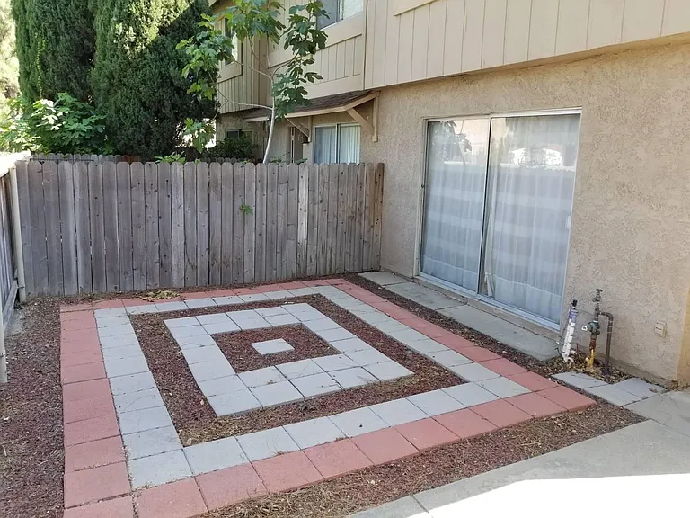 1455 Kem Way — Photo 2