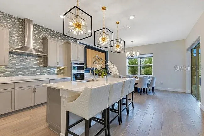 5 bed, 4.5 bath, 3561 sqft, $5,800 — Photo 2