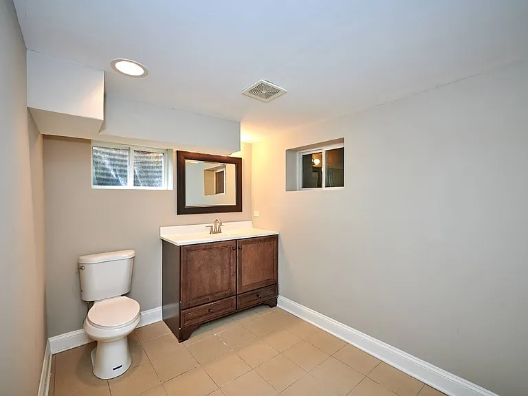 7810 E Prairie Rd — Photo 17