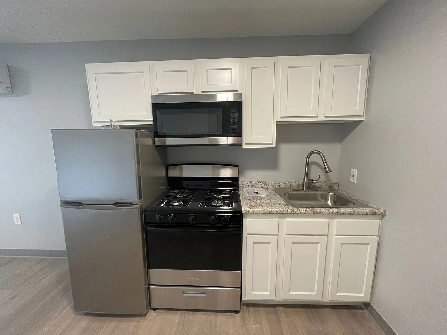 900 North Street — Photo 3
