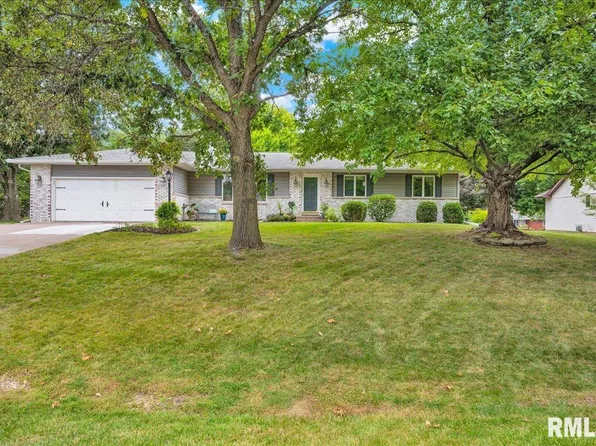 306 Arbor Vitae Dr, Metamora, IL 61548