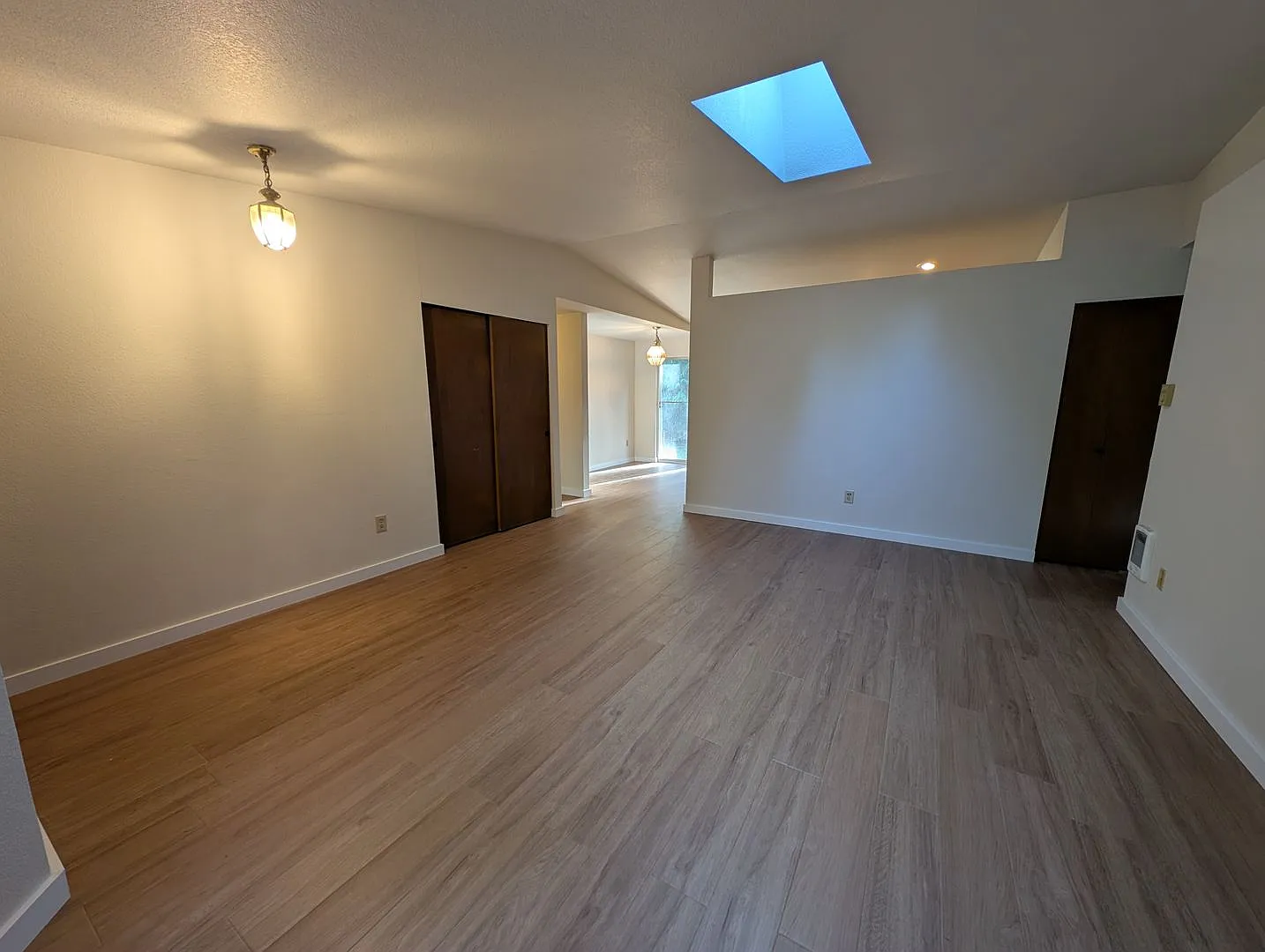 Manchester Three Bedroom Rambler For Rent - Available 10/10/2026. — Photo 4