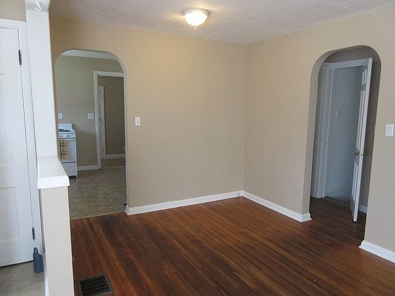 5th image of 614 W Association St